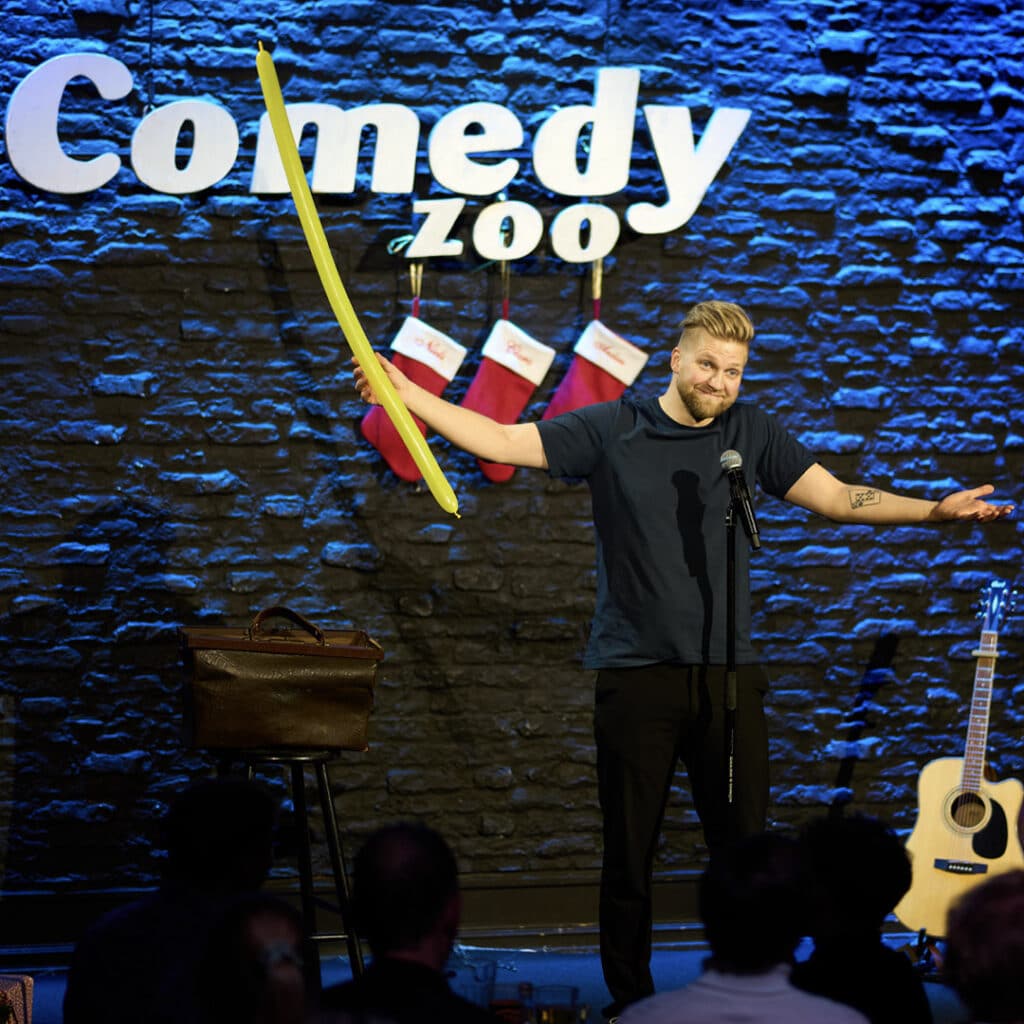 Anders Andresen optræder på Comedy Zoo med musik, stand-up og trylleri