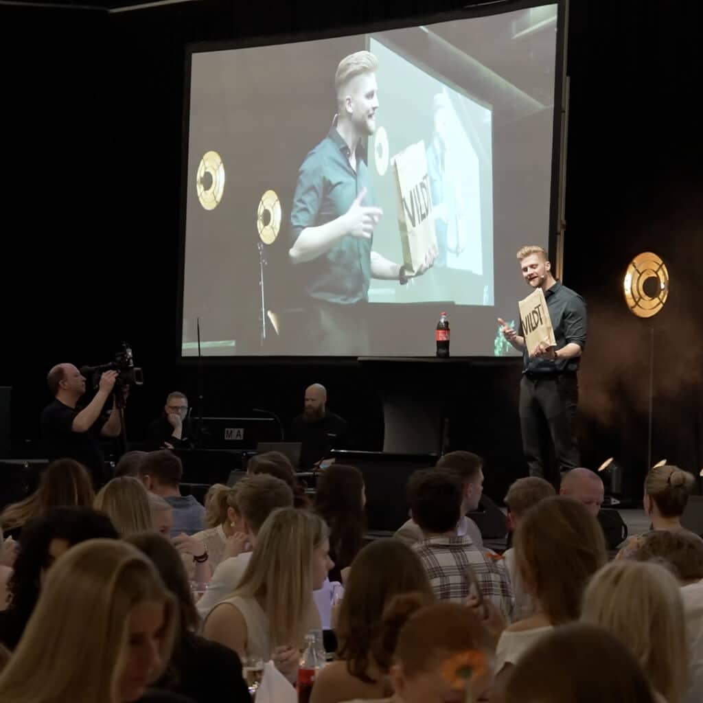 Kickoff-show med Anders Andresen for 750 Flammen-medarbejdere
