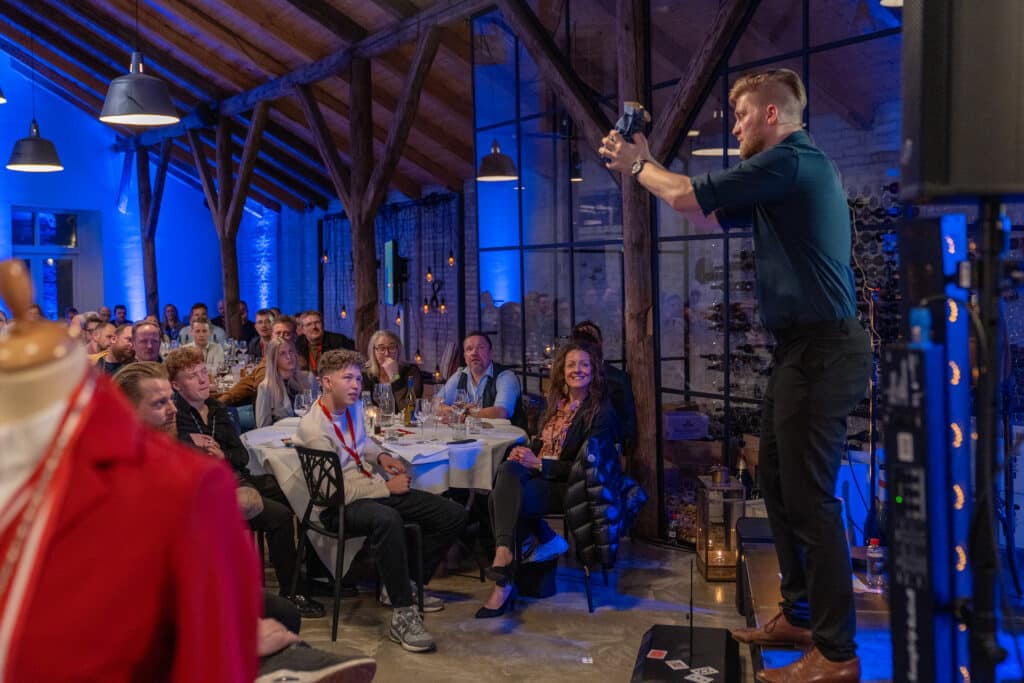 Underholdning til firmafest med trylleshow og close-up trylleri