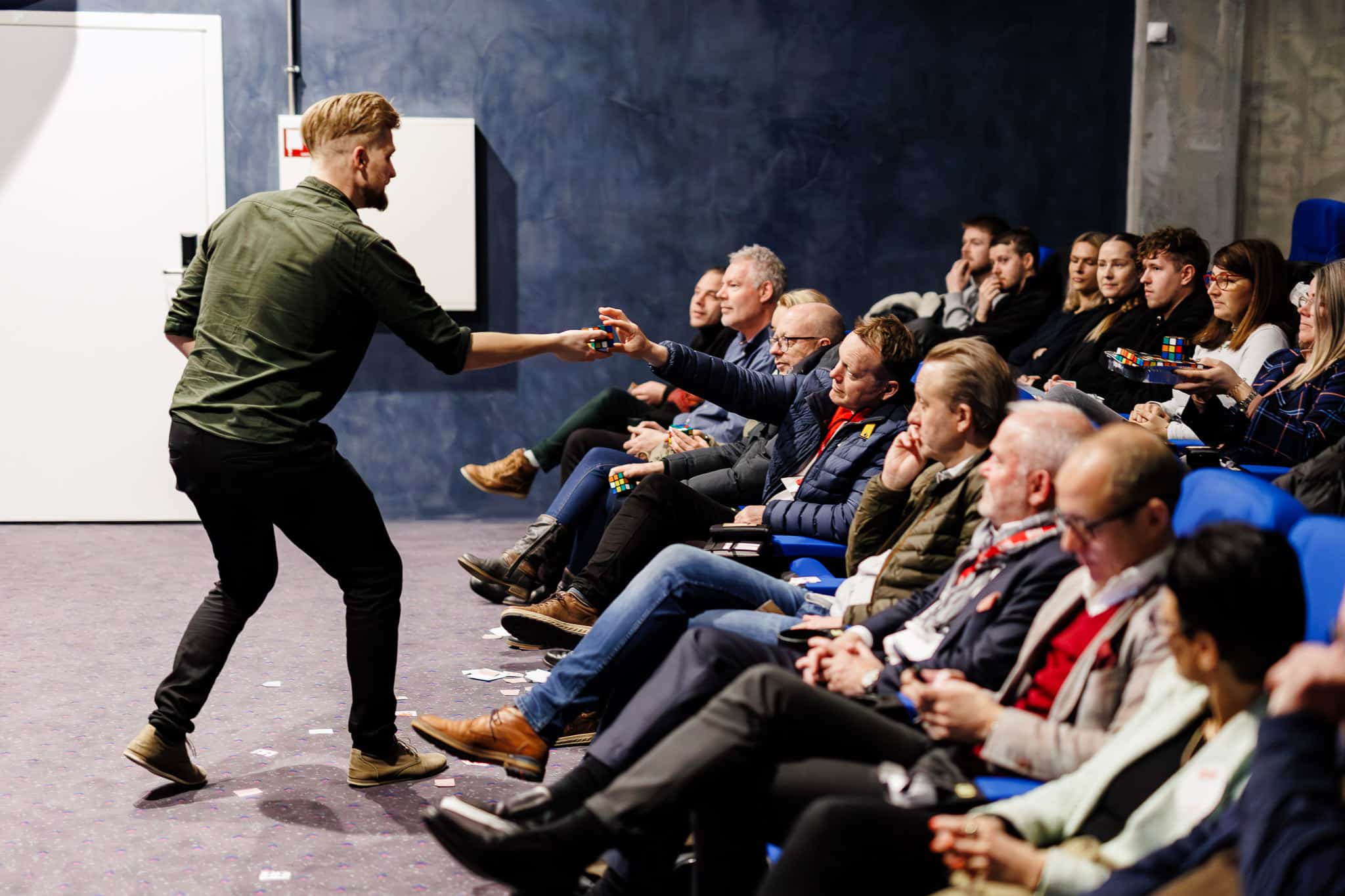 Anders Andresen optræder med trylleri og stand-up comedy